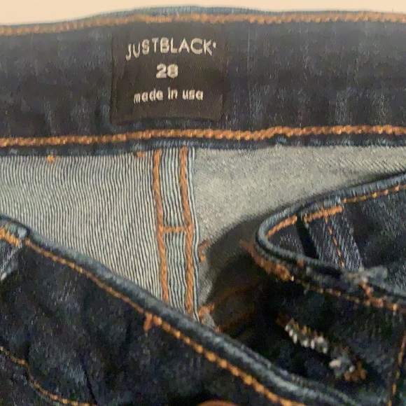 Just Black jeans women’s size 28 dark blue stretch with frayed bottoms. - Picture 2 of 3